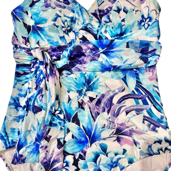 Tommy Bahama Island Sculpt V-Neck One Piece - Picture 5 of 13